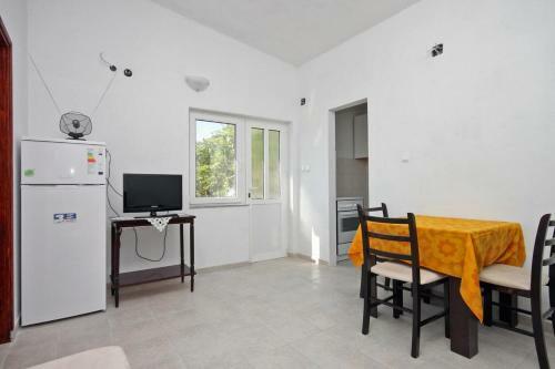 Apartment Metajna 6351e