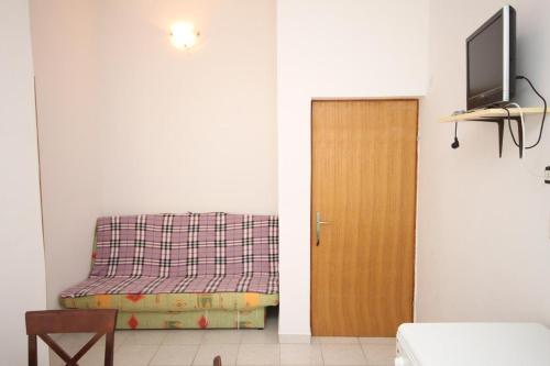 Apartment Metajna 6336c