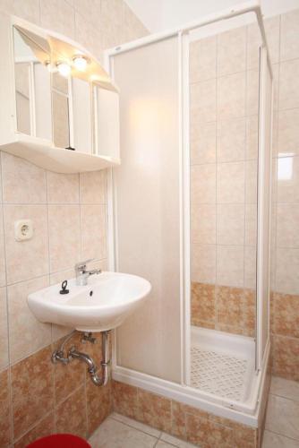 Apartment Metajna 6336c