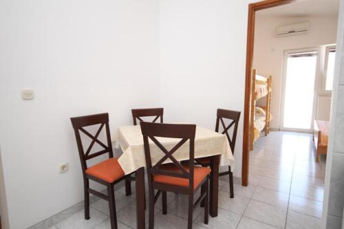 Apartment Metajna 6336d