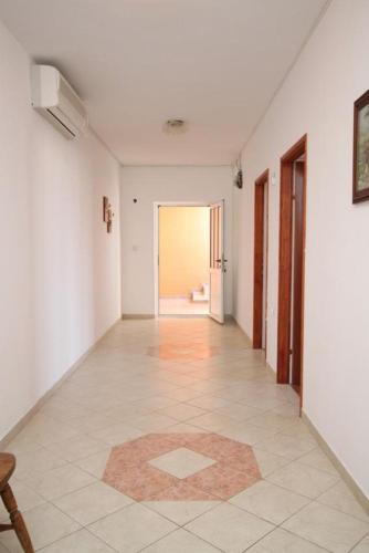 Apartment Metajna 527c