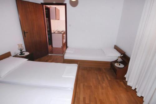 Apartment Metajna 6421b