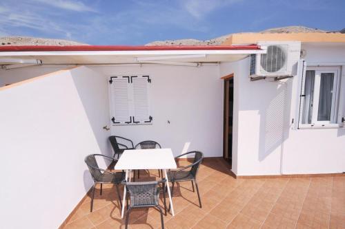 Apartment Metajna 6421b