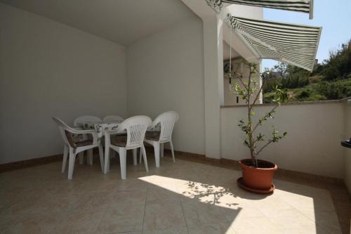 Apartment Metajna 6486g