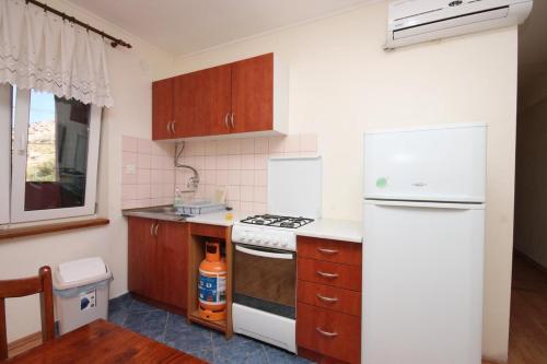 Apartment Metajna 6369c