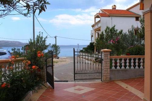Apartment Metajna 6503d