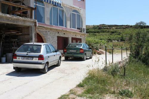 Apartment Metajna 6369b