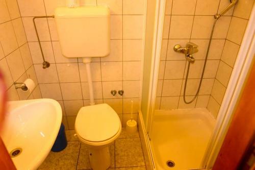 Hostal Guest House Lara