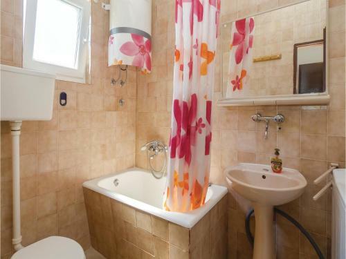 Two-bedroom Holiday Home In Milna