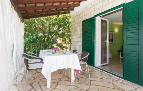 Two-bedroom Holiday Home In Milna