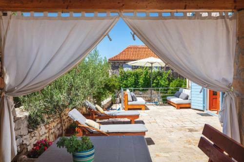 Milna Villa Sleeps 7 Pool Air Con Wifi