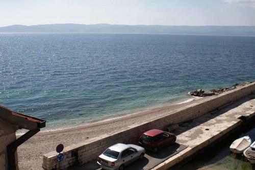 Apartments By The Sea Pisak (omis) - 1070
