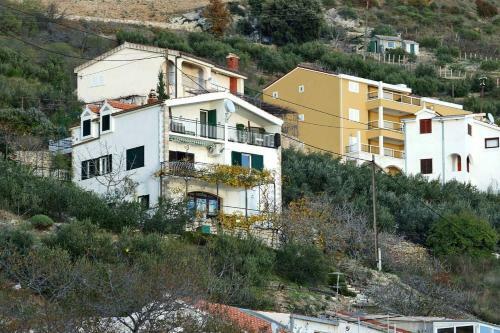 Apartments With A Parking Space Mimice (omis) - 4797