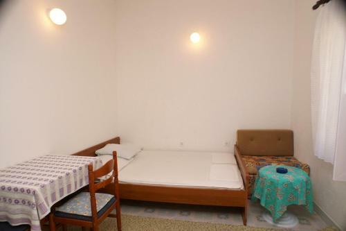Apartments With A Parking Space Pisak (omis) - 4281