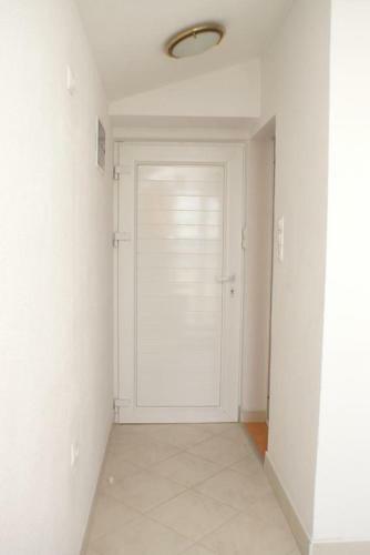 Apartments With A Parking Space Pisak (omis) - 4281