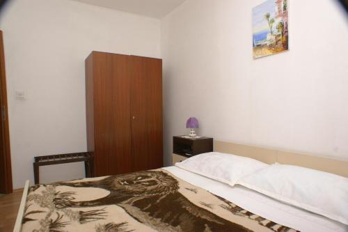 Apartments By The Sea Pisak (omis) - 2742