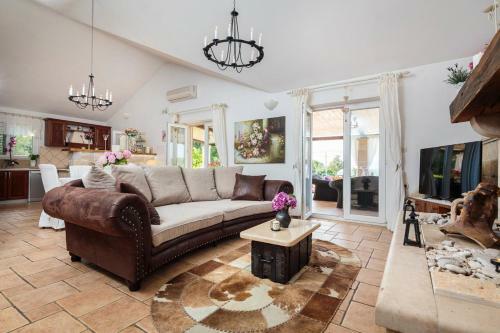 Mirca Villa Sleeps 8 Pool Air Con Wifi