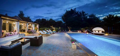 Mirca Villa Sleeps 8 Pool Air Con Wifi
