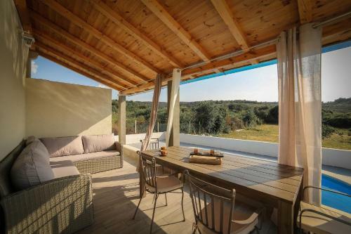 Holiday House Baras Garden