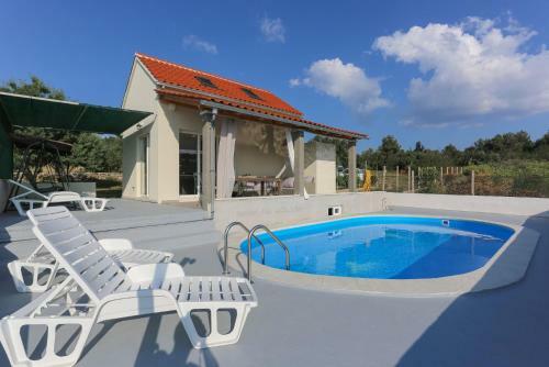 Holiday House Baras Garden