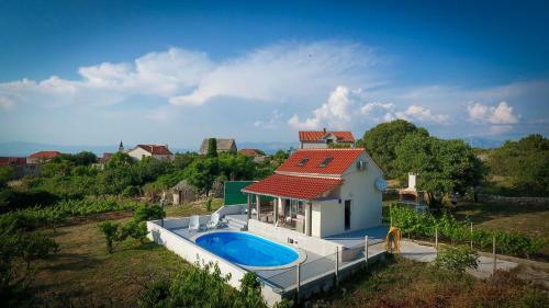 Holiday House Baras Garden