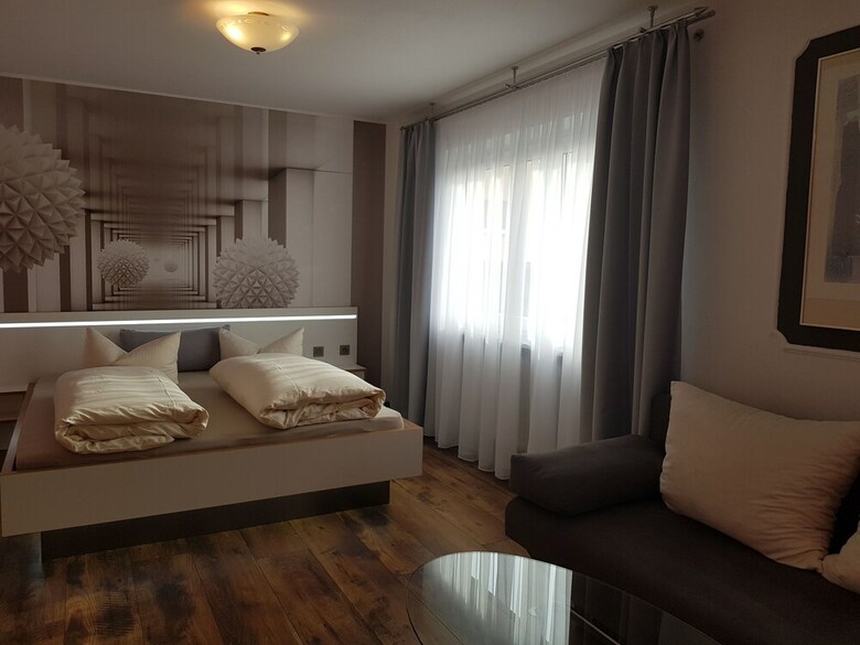 Hostal Hotel Garni Pension Zur Krone