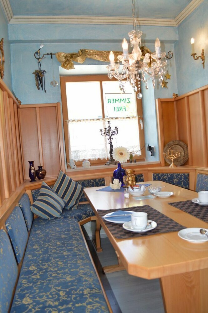 Hostal Hotel Garni Pension Zur Krone