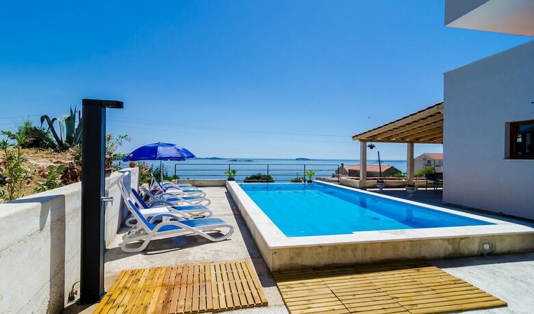 Apartments Villa Made 4U