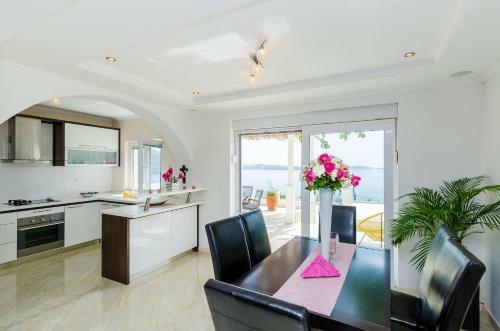 Beautiful Sea View Apartment