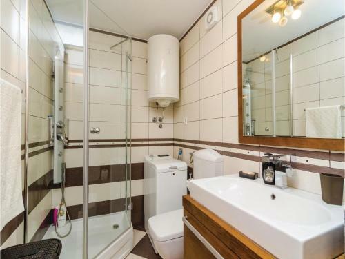 Three-bedroom Apartment In Mokosica