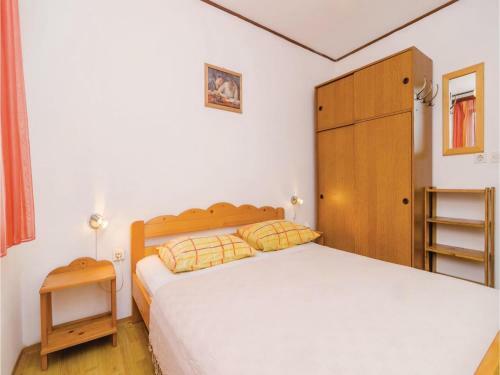 Eight-bedroom Holiday Home In Molunat