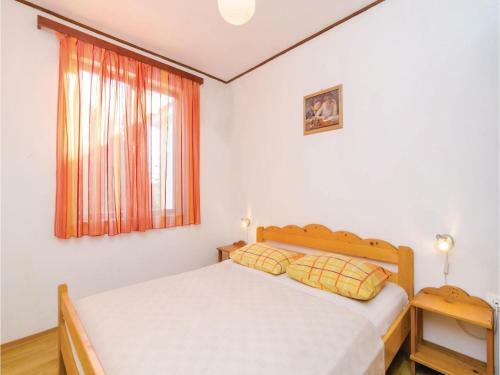 Eight-bedroom Holiday Home In Molunat