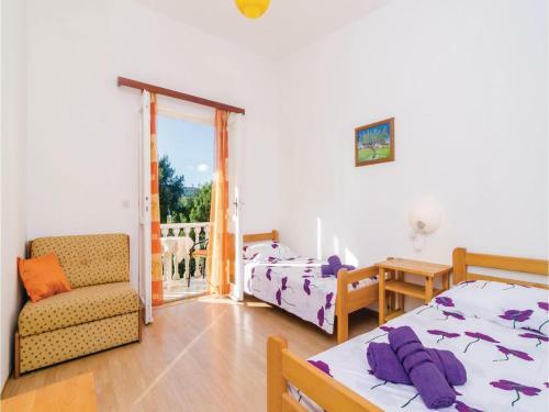 Eight-bedroom Holiday Home In Molunat