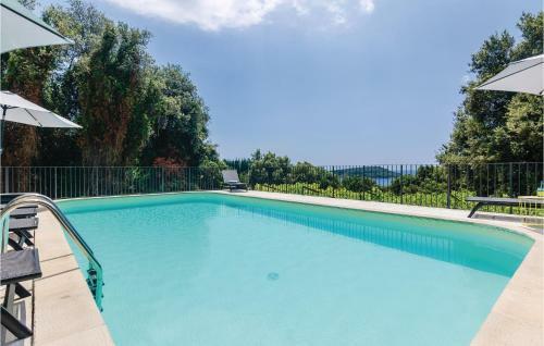 Eight-bedroom Holiday Home In Molunat
