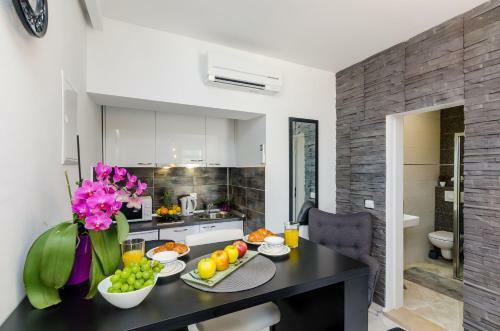 Mata Family Apartments