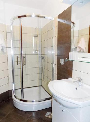 Apartments With A Parking Space Moscenice (opatija) - 7689