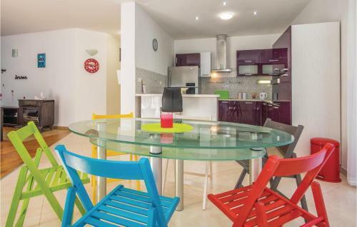 Three-bedroom Apartment In Mravince