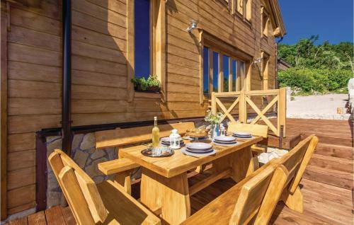 Three-bedroom Holiday Home In Mrkopalj