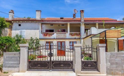 Holiday Home Ambrozio