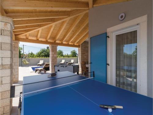 Four-bedroom Holiday Home In Radeki Polje