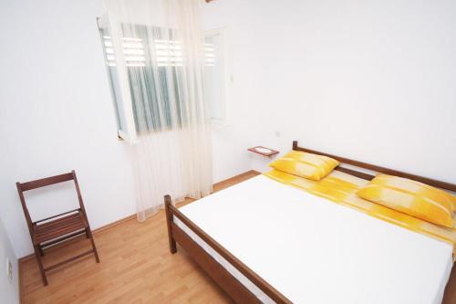 Apartments With A Parking Space Murter - 5096