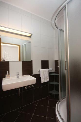 Hostal Rooms With A Parking Space Murter - 3221