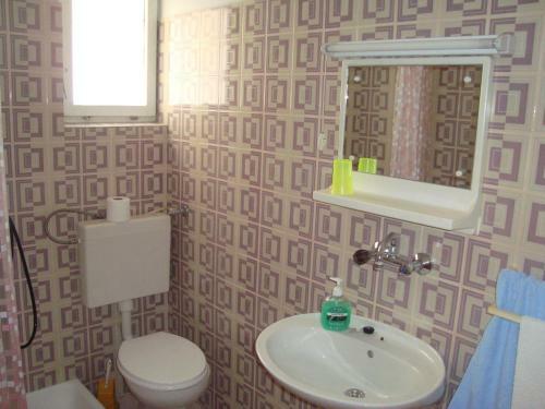 Murter Apartment Sleeps 6