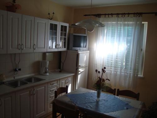 Murter Apartment Sleeps 6