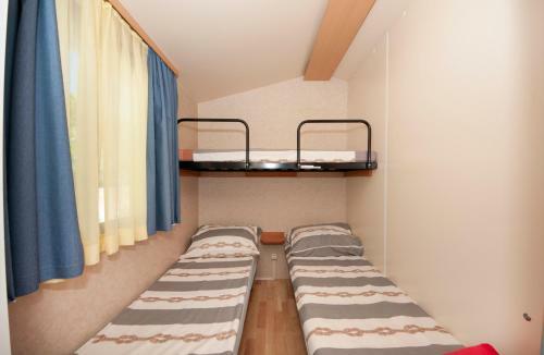 Apartamentos Holiday Home Robinzon
