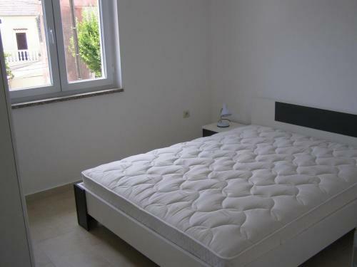 Family Friendly Seaside Apartments Preko (ugljan) - 8232