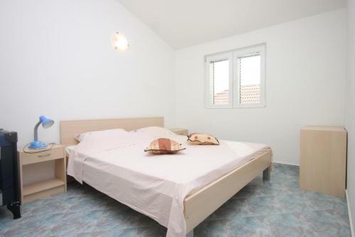 Family Friendly Seaside Apartments Preko (ugljan) - 8232