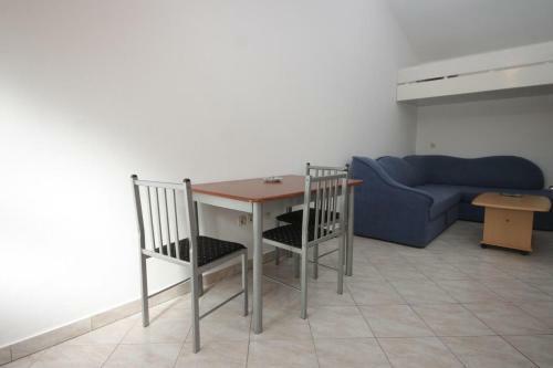Family Friendly Seaside Apartments Preko (ugljan) - 8232