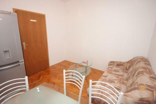 Family Friendly Seaside Apartments Preko (ugljan) - 8232