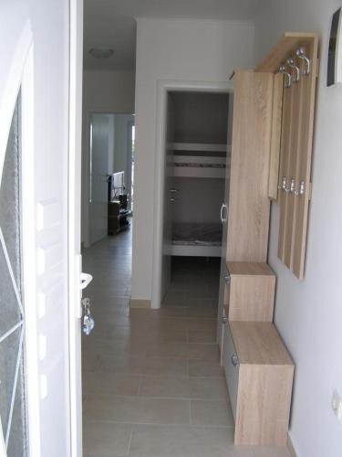 Family Friendly Seaside Apartments Preko (ugljan) - 8232
